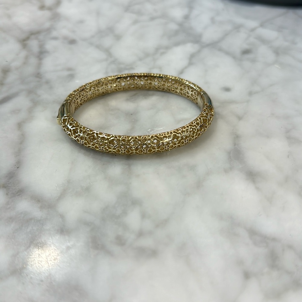 Kendra Scott gold clasp bracelet